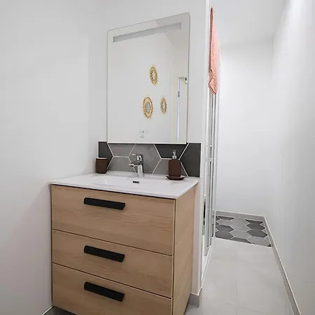 Apartament Dewailly, 2 Chambres, 3 Lits, Elegant, 700m Centre